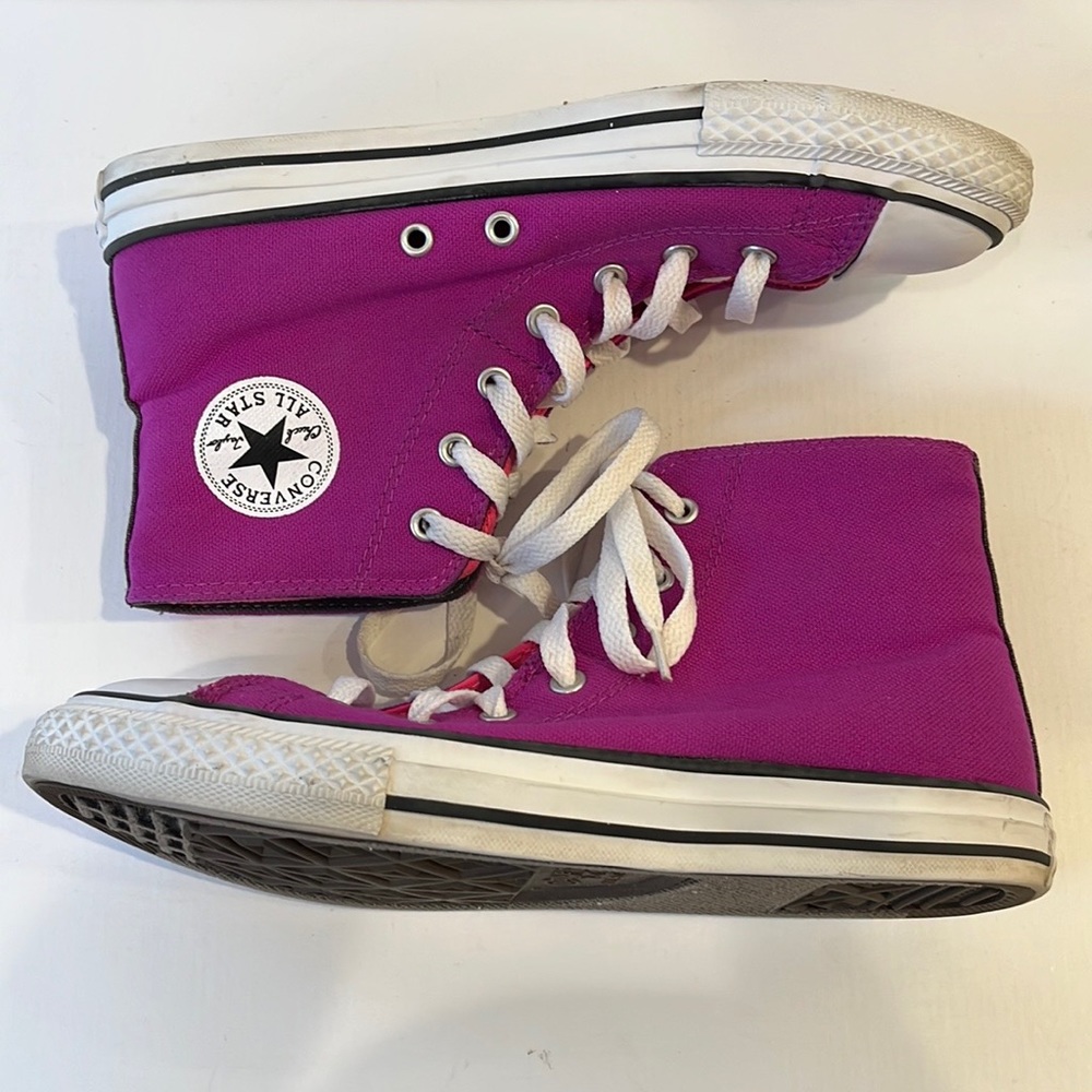 Chuck Taylor converse high top tennis shoe sneaker, size 5 purple pink preppy